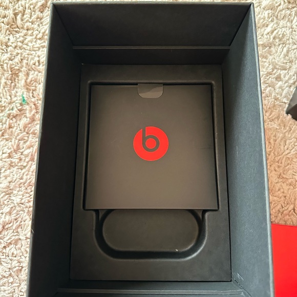 WHITE BEATS SOLO 2 - Picture 8 of 8